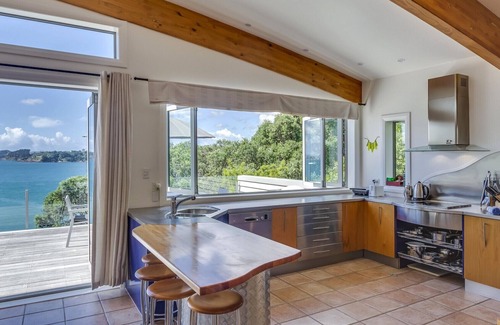 Oneroa Villa | Absolute Beachfront Oneroa