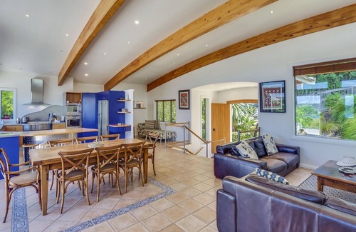 Oneroa Villa | Absolute Beachfront Oneroa