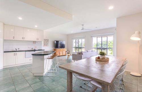 Yeppoon Apartment | Absolute beachfront - and your own private swimming pool!?