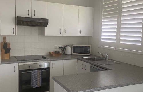 Avoca Beach Apartment | Absolute Beachfront - South Strand 7 Linen & WiFI
