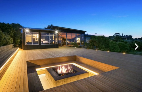 Otago House | ABSOLUTE BEACHFRONT LUXURY ACCOMODATIONnEntire home with Private Beach Access