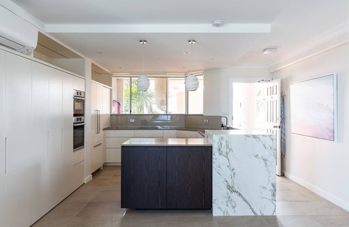 Manly Apartment | Absolute beachfront luxury Manly apartment with views