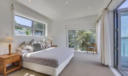 Oneroa Villa | Absolute Beachfront Oneroa