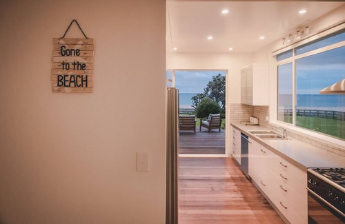 Onemana House | Absolute Beachfront Onemana Pararaiha