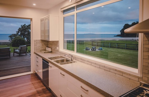 Onemana House | Absolute Beachfront Onemana Pararaiha