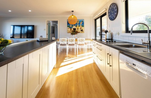 Melville House | ABSOLUTE BEACHFRONT - Smooth Sailing Yorke Peninsula