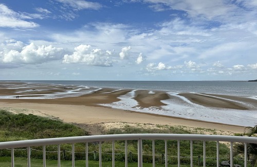 Urangan Condo | Absolute Beachfront With Exclusive Rooftop