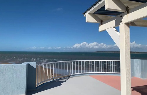 Urangan Condo | Absolute Beachfront With Exclusive Rooftop