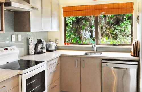 Lake Tarawera House | Absolute Lake edge, deep water jetty, sep chalet. Catch a trout off the Jetty.