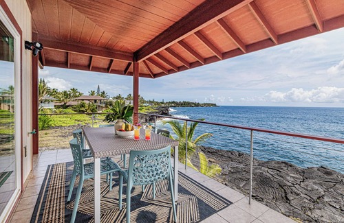 Keaau House | Absolute Oceanfront Gorgeous views 2-bedroom house with Air Conditioning!