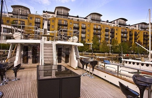 Tower Hamlets Boat Rental | Absolute Pleasure Super Yacht London