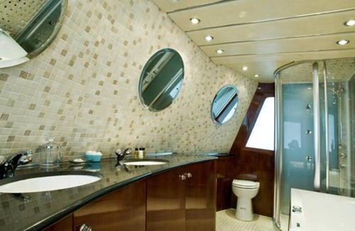 Canary Wharf Boat Rental | Absolute Pleasure Yacht