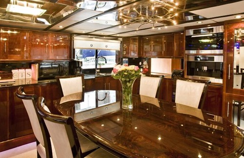 Canary Wharf Boat Rental | Absolute Pleasure Yacht