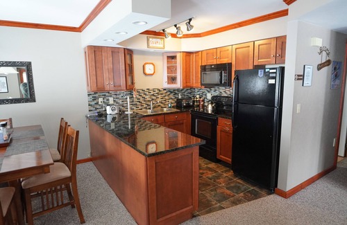 North Troy Condo | Absolute Slopeside Condo Private Entrance