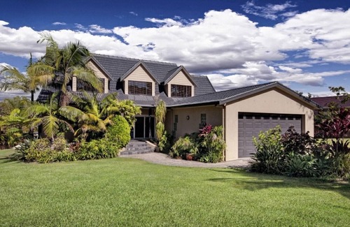 Summerland Point House | Absolute waterfront house with pool and jetty