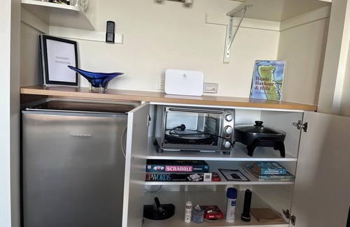 Clarks Beach Apartment | Absolute Waterfront Serenity- with small kitchen - only 1 hour from Auckland