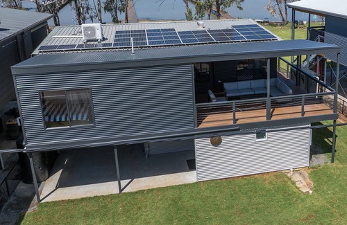 Pellaring Flat House | Absolute waterfront, absolute bliss. R&T's riverfront property. Pet friendly!