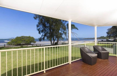 Pindimar House | Absolute Waterfront - Blue Bundaleer
