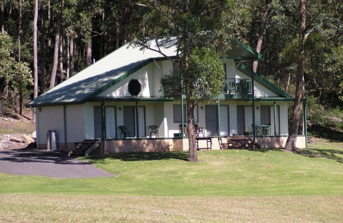 Longreach Villa | Absolute Waterfront - Grevillea and Banksia Lodges (Villas) at Shoalhaven Lodge