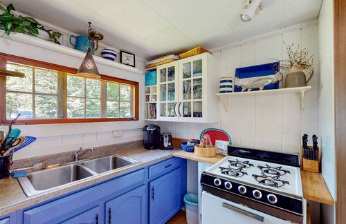 Moultonborough House | Absolutely Adorable Lake Winnipesaukee Cottage for 5 AUGUST 16 SPECIAL