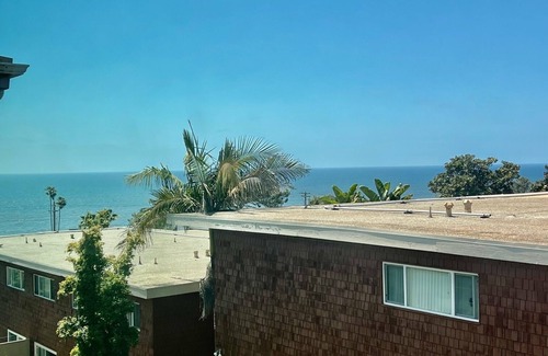 Del Mar Condo | Absolutely gorgeous Oceanview condo steps to the beach!