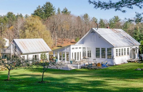 Montpelier Cottage | Absolutely Gorgeous Vermont Garden Cottage