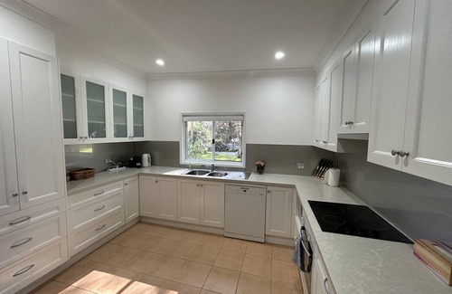 Berkeley Vale House | Absolutely Lakeside House, quiet and peace