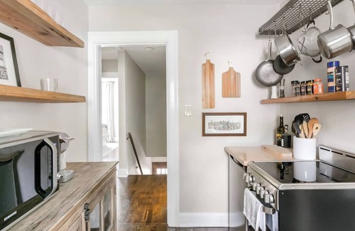 Green Hills Apartment | "Absolutely lovely, apartment was wonderful. Great location, nicely furnished."