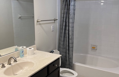 Barker Apartment | Absolutely Stunning 1-Bedroom , 1- Bath 🛁