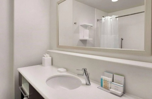 Gunter Afs House | Absolutely Stunning Suite for Groups w/ WiFi!