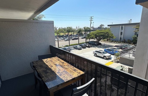 Santa Ana Heights Apartment | Ac, Heated Jacuzzi, Pool, Gym, Pickleball Courts, Basketball Courts