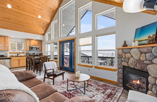 Ronald Cabin | AC, Hot tub, Mountain View, Pet friendly Cabin
