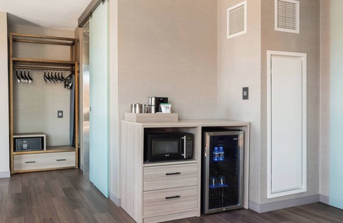 Cleveland Circle Hotel | AC Hotel by Marriott Boston Cleveland Circle