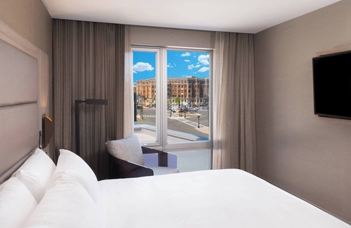 Cleveland Circle Hotel | AC Hotel by Marriott Boston Cleveland Circle