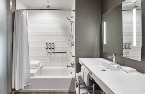 Aventura Hotel | AC Hotel by Marriott Miami Aventura