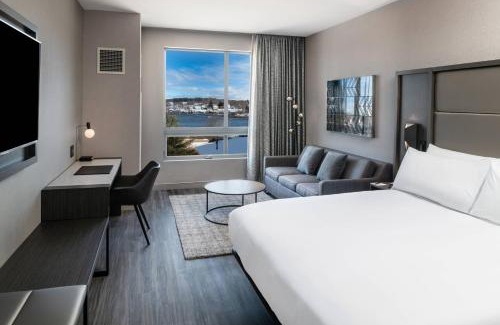 Portsmouth Hotel | AC Hotel by Marriott Portsmouth Downtown/Waterfront