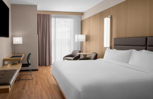 Downtown Vancouver Hotel | AC Hotel by Marriott Vancouver Waterfront