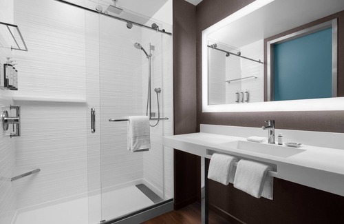 Downtown Vancouver Hotel | AC Hotel Vancouver Waterfront
