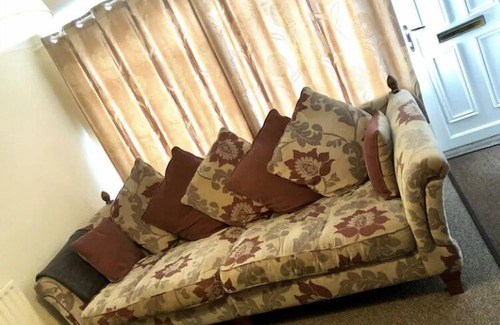 Rochford Apartment | Ac lounge 115 1-Bed Apartment in Rochford