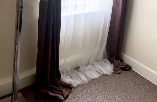 Rochford Apartment | Ac lounge 115 1-Bed Apartment in Rochford