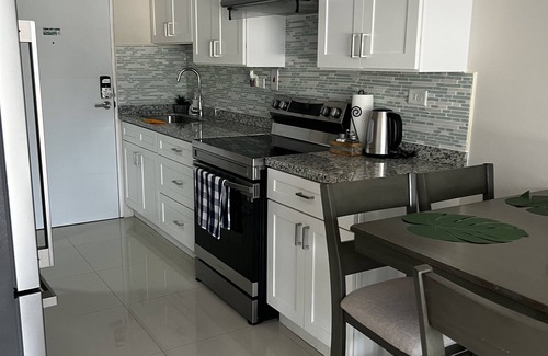 Portmore Apartment | AC, WiFi, cable & 24/7 security, Pool, beachfront, views of Kingston harbor.