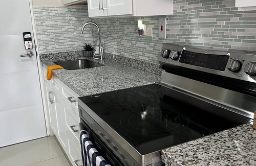 Portmore Apartment | AC, WiFi, cable & 24/7 security, Pool, beachfront, views of Kingston harbor.