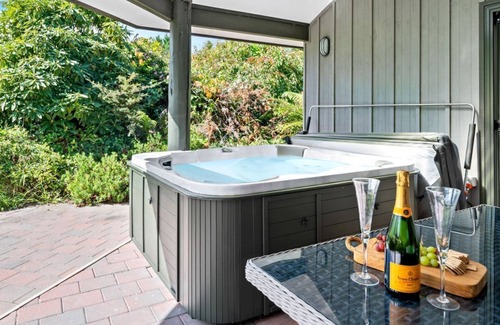Acacia Bay House | Acacia Heights - Garden Cottage