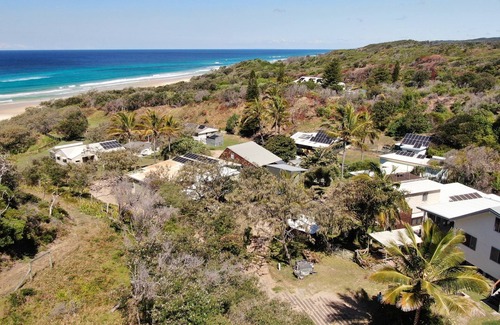 Happy Valley House | “Acacia” is a modern, spacious 4 bedroom residence with fabulous ocean views.nn