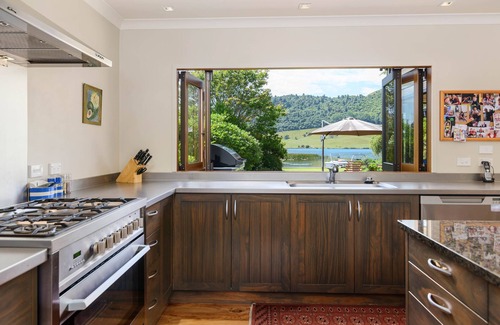 Lake Okareka House | ACACIA LAKESIDE AT LAKE OKAREKA