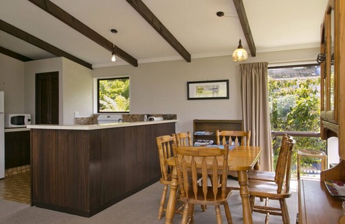 Acacia Bay Cottage | Acacia View at No. 3 - Acacia Bay Holiday Home