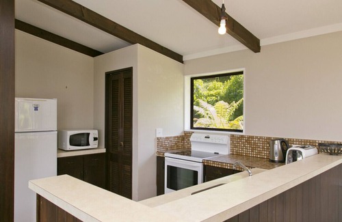 Acacia Bay Cottage | Acacia View at No. 3 - Acacia Bay Holiday Home