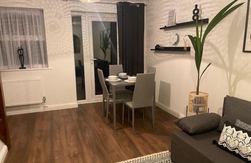 Dunstable Apartment | Acacia Villa