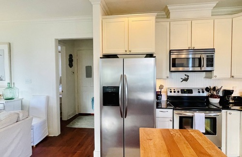 Old Town Cottage | Acadian cottage 1 minute walk to beach, 5 minutes to Old Town BSL! Best location