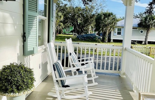 Old Town Cottage | Acadian cottage 1 minute walk to beach, 5 minutes to Old Town BSL! Best location